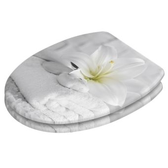 WC-Sitz Sanilo Good Feeling mit weisser Blüte auf Zen-Steinen in ruhiger Spa-Optik - aus Holzfaserplatten mit Absenkautomatik - Fehr Badshop Schweiz