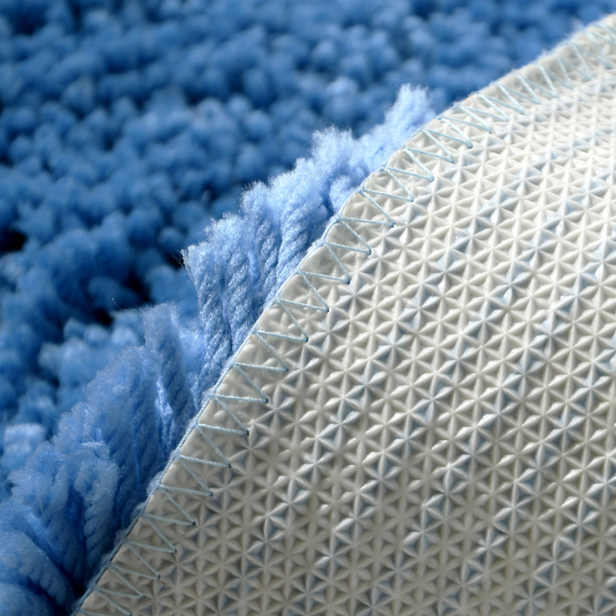 Badteppich mit rutschfester Unterseite und weichem, dichtem Flor für mehr Sicherheit im Bad Badteppich mit rutschfester Unterseite und weichem, dichtem Flor für mehr Sicherheit im Bad