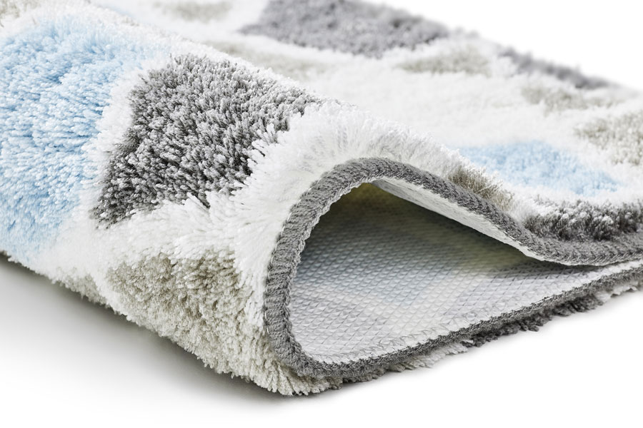 Rutschfester Badteppich Sintra von Kleine Wolke mit weichem Flor und strukturierter Anti-Rutsch-Unterseite in Grau und Blau Rutschfester Badteppich Sintra von Kleine Wolke mit weichem Flor und strukturierter Anti-Rutsch-Unterseite in Grau und Blau