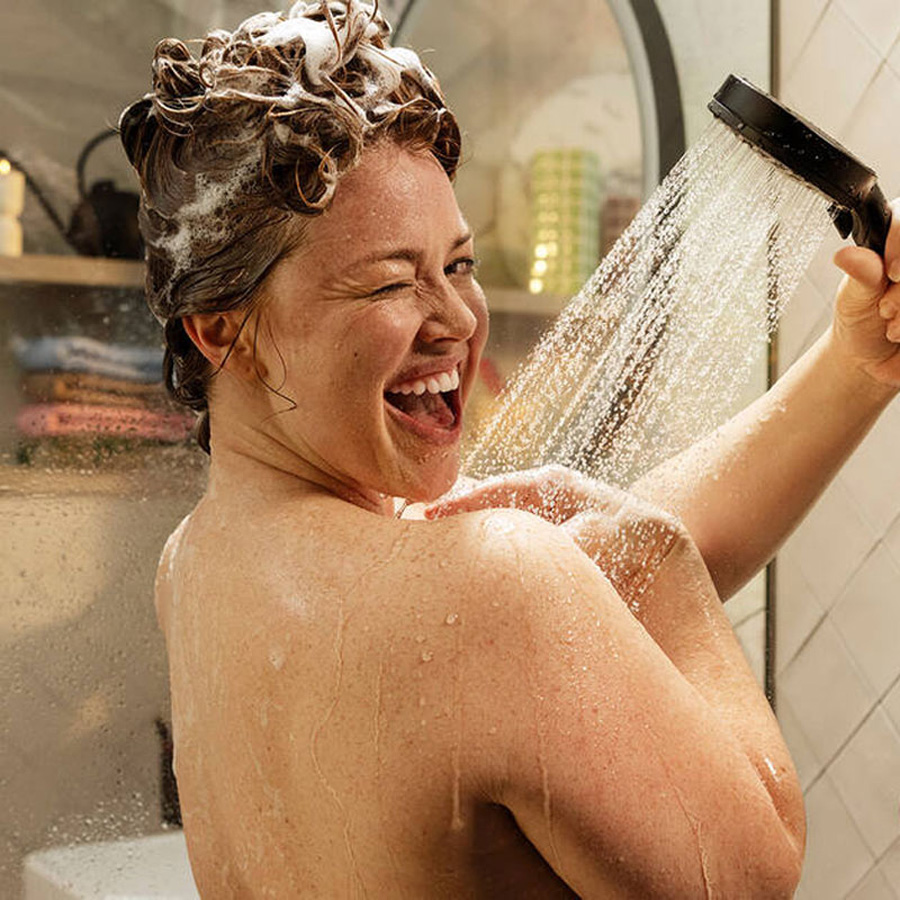 Moderne Duschbrause mit verschiedenen Strahlarten Moderne Duschbrause mit verschiedenen Strahlarten