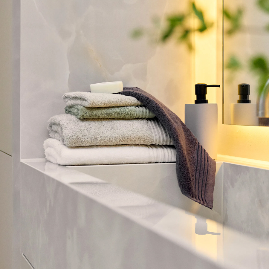 Weiches Duschtuch aus Baumwolle – atmungsaktiv, schnell trocknend und angenehm auf der Haut