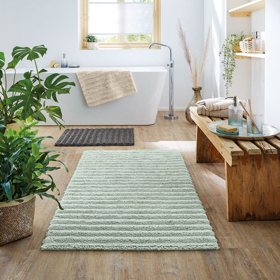 Flauschiger Badteppich mit rutschhemmender Beschichtung